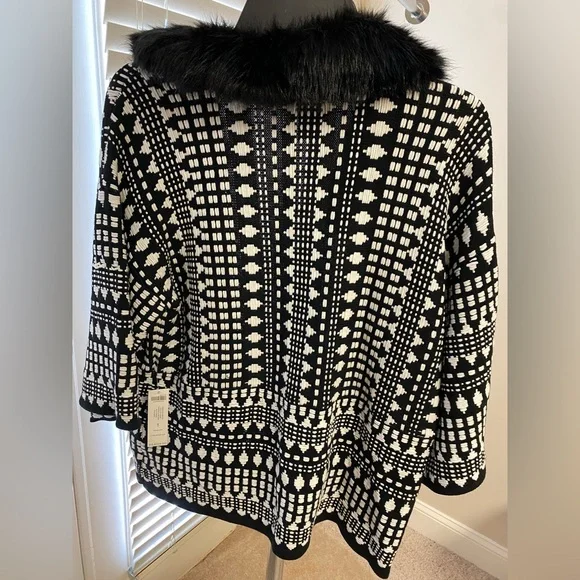 NWT Chico’s Faux Fur Collar Sweater - Picture 4 of 5